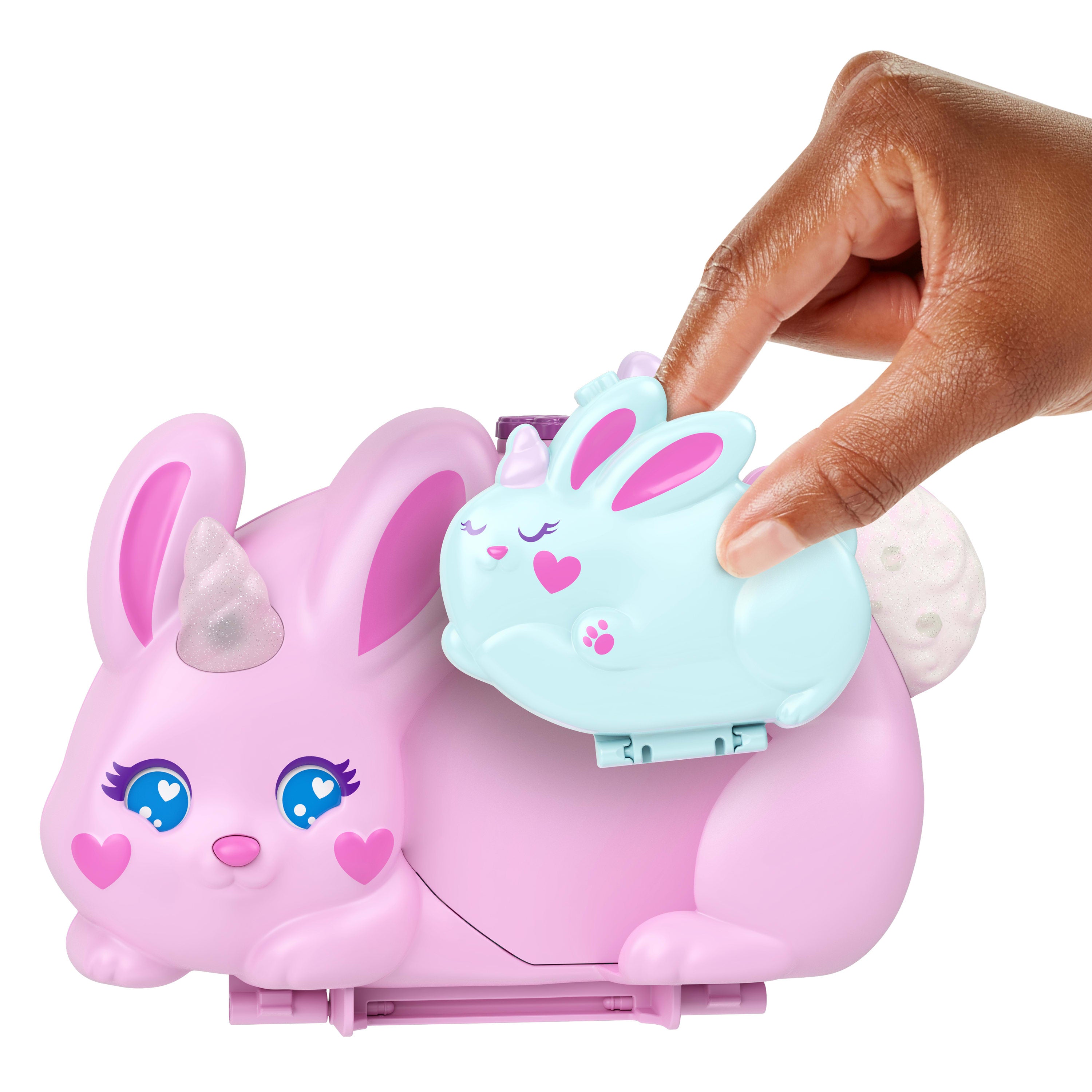 Giyilebilir çanta şeklinde Polly Pocket 2'si 1 Arada Tavşancıklar mini oyun seti, 2 bebek ve evcil hayvanlar dahil 12 aksesuar