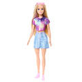 Klasik elbisesi ve aksesuarlarıyla Barbie Mysteries: Beach Detectives Barbie "Malibu" bebek