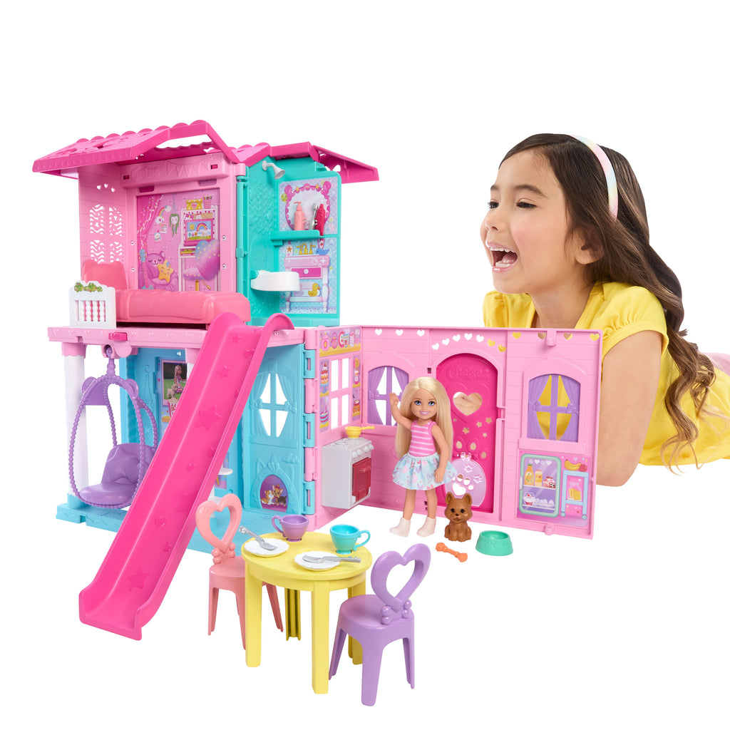 Bebek ve 15'ten fazla aksesuar içeren ve açılınca boyu 43 x +33 cm'yi geçen Barbie Chelsea açılır bebek evi