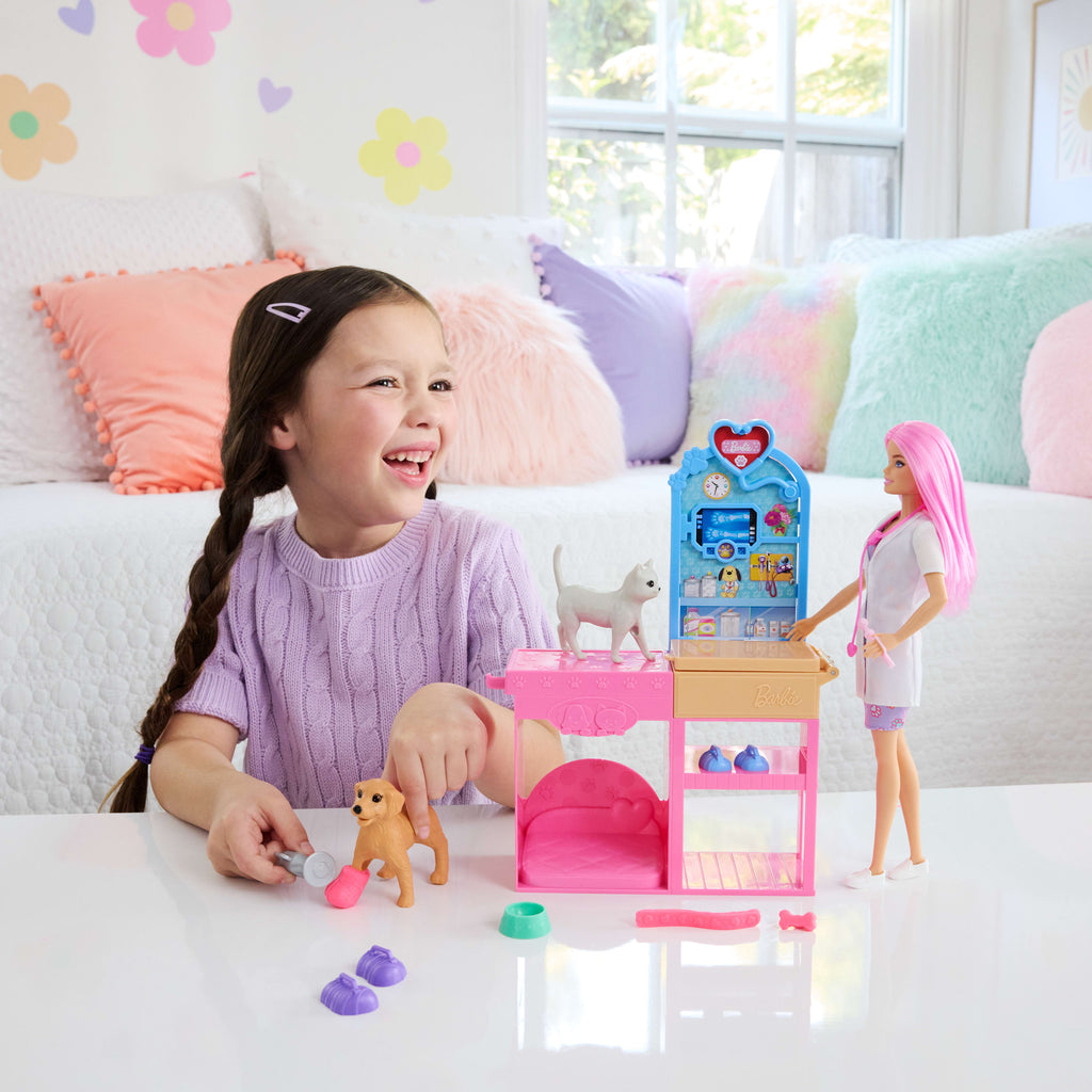 Barbie'nin Veteriner Kliniği oyun seti, pembe saçlı bebek, veteriner eşyaları ve 10'dan fazla aksesuar