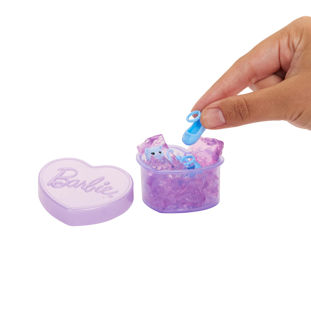 Barbie Party Unboxed Chelsea Bebeği (Glam Parti Serisi, 6 Sürpriz) (Sürpriz Asorti)