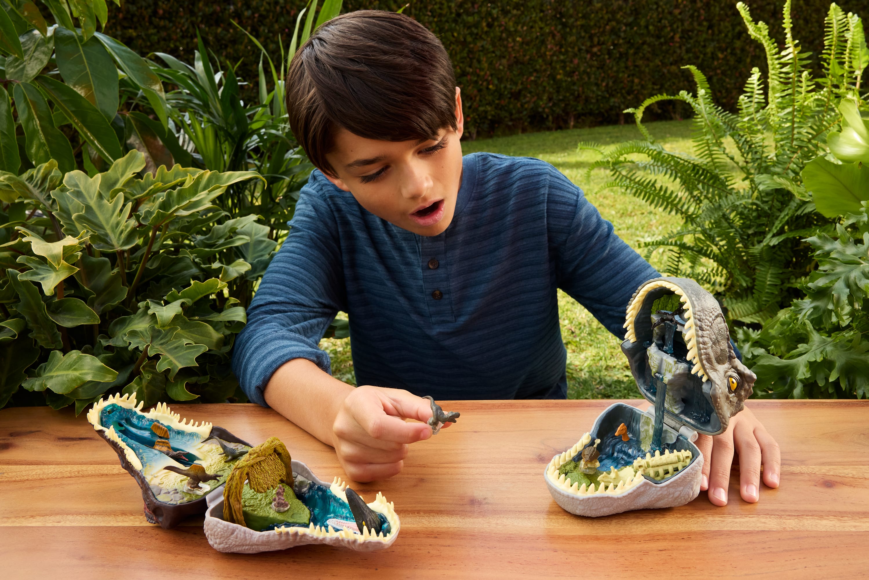 Jurassic World Mikro Oyun Setleri, 3 mini figür ve etkileşimli 4 özellik