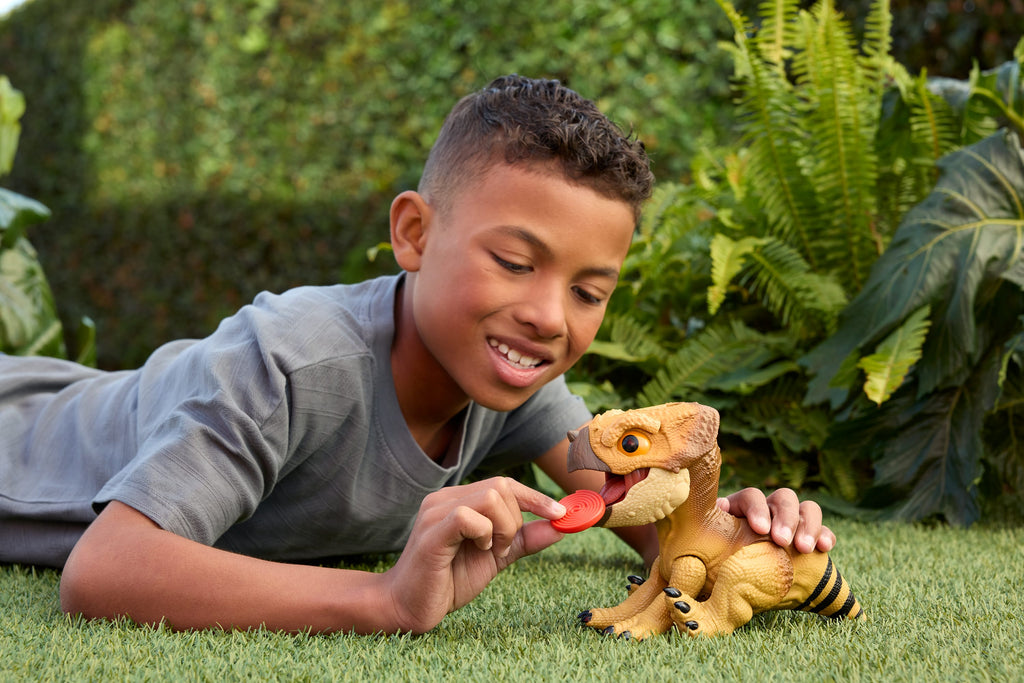 Jurassic World İnteraktif Aquilops Figürü, saldırı hareketleri ve sesler