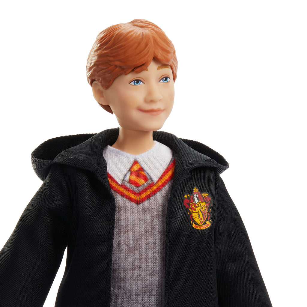 Karakteristik Hogwarts üniforması ve asasıyla birlikte filmden ilham alan Ron Weasley figürü