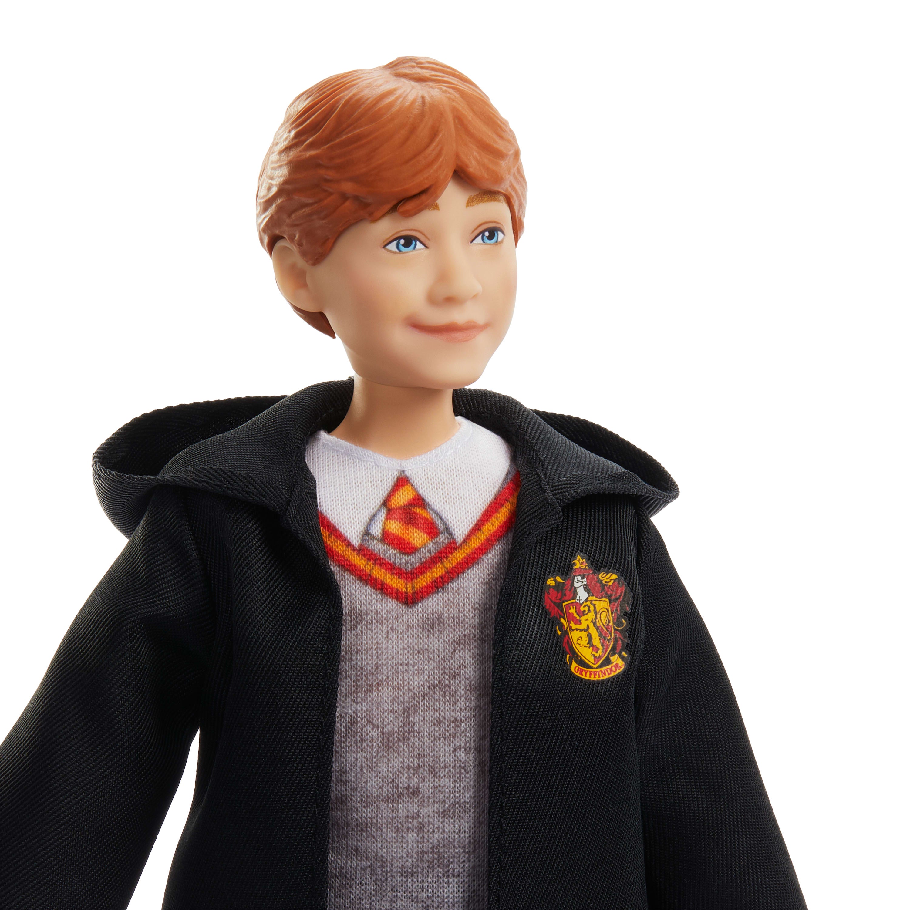 Karakteristik Hogwarts üniforması ve asasıyla birlikte filmden ilham alan Ron Weasley figürü