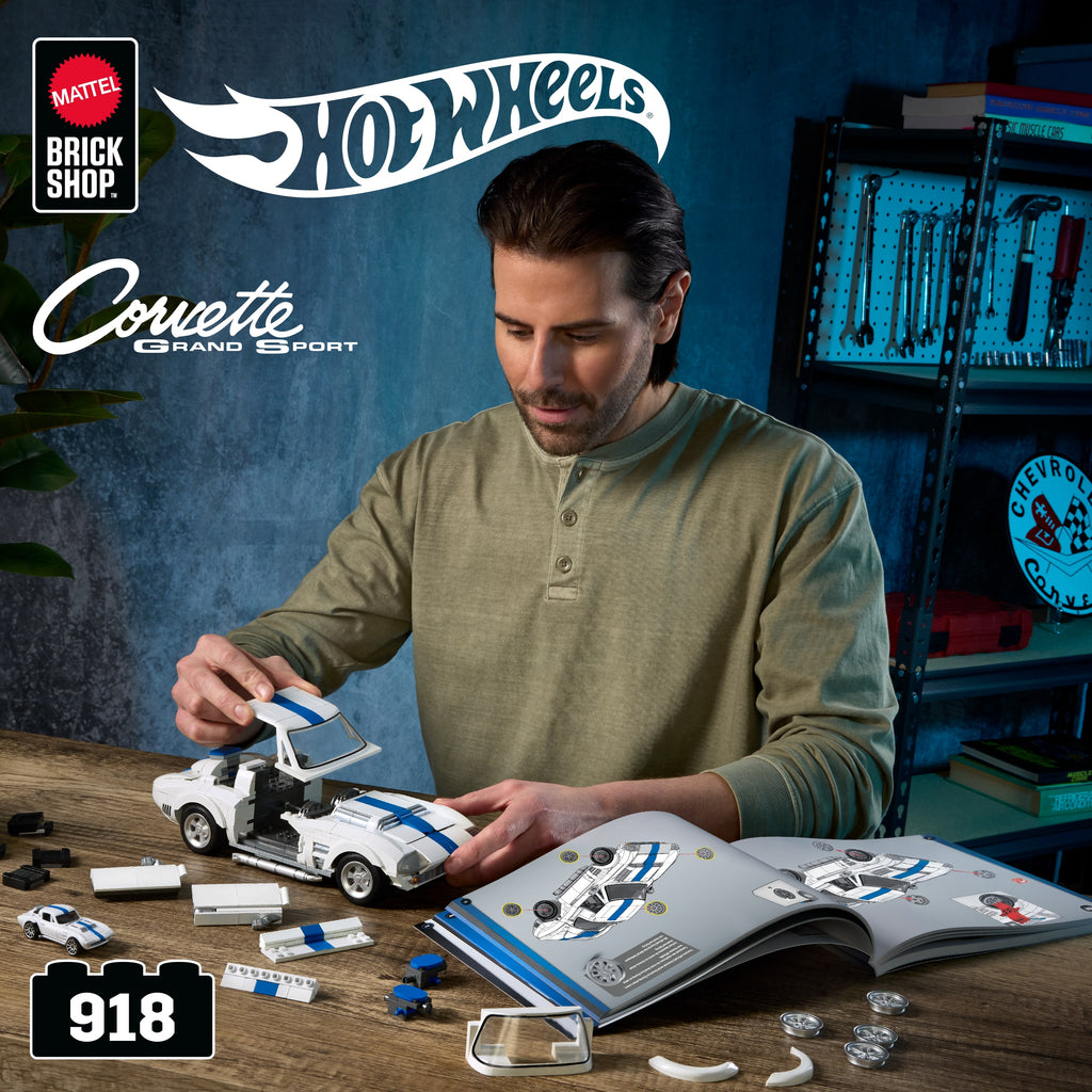 Mattel Brick Shop Hot Wheels Corvette Grand Sport yapı oyuncağı seti (918 Parça), koleksiyoncular için