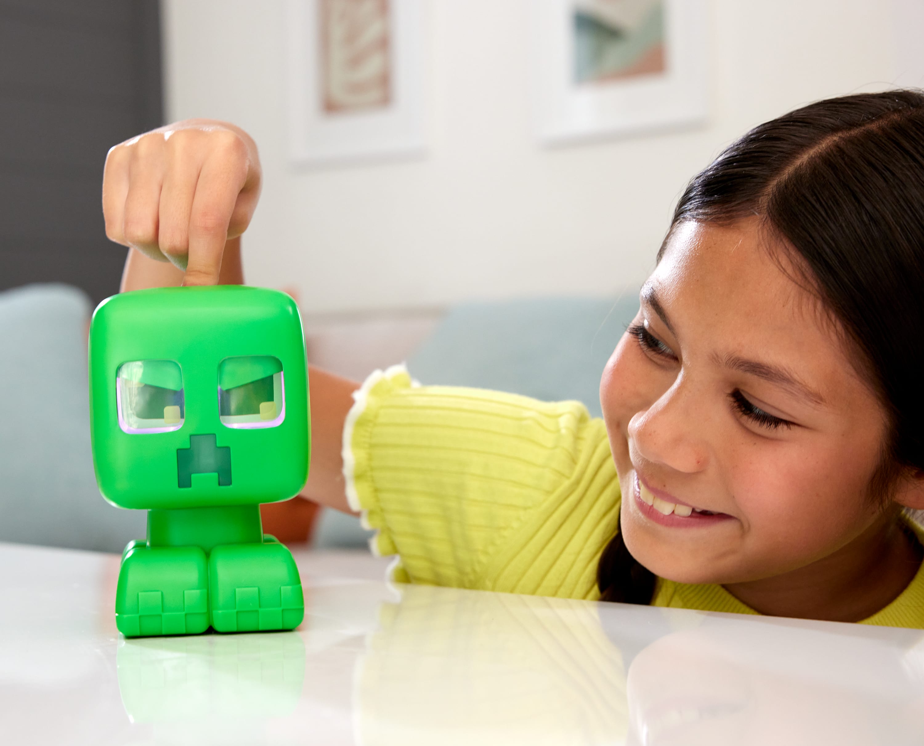 Minecraft Evcil Creeper Figürü ışıklı, sesli ve patlama özellikli interaktif aksiyon figürü