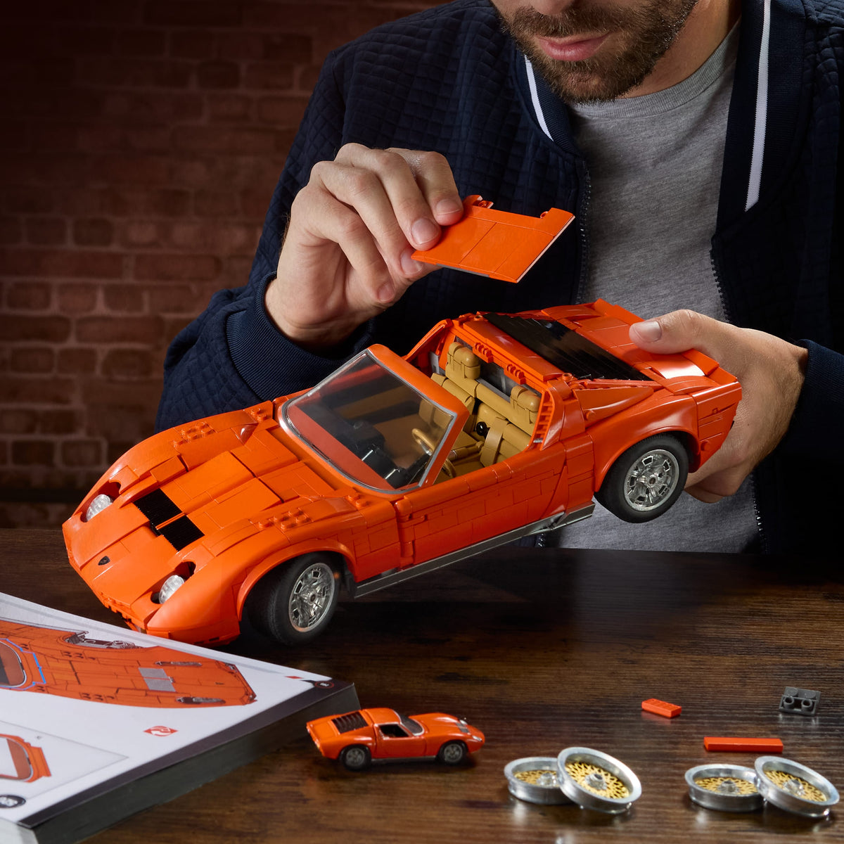 Koleksiyoncular için Mattel Brick Shop Hot Wheels '71 Lamborghini Miura P400 SV yapı oyuncağı seti (1523 parça)
