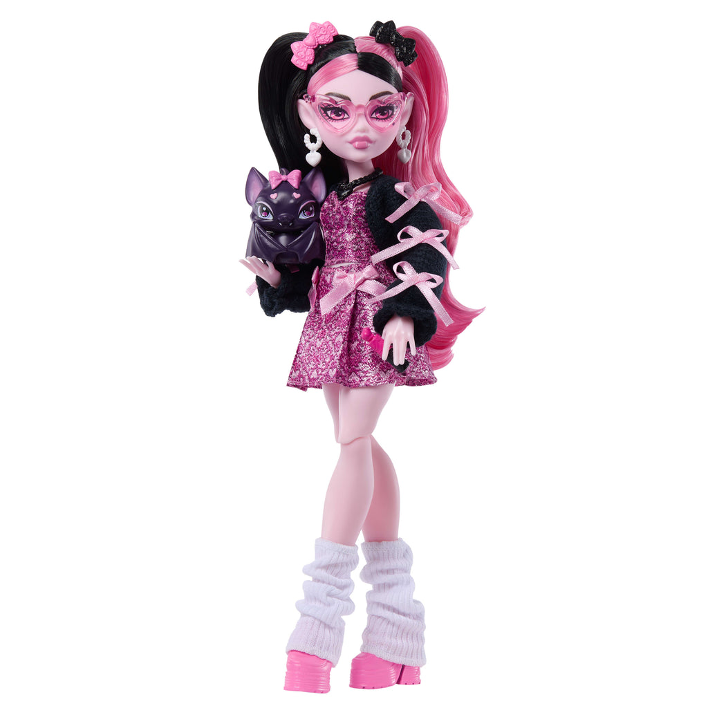 Kurdele detaylı elbise giyen Monster High Draculaura bebek, evcil yarasası Kont Fabulous ve 7 aksesuar