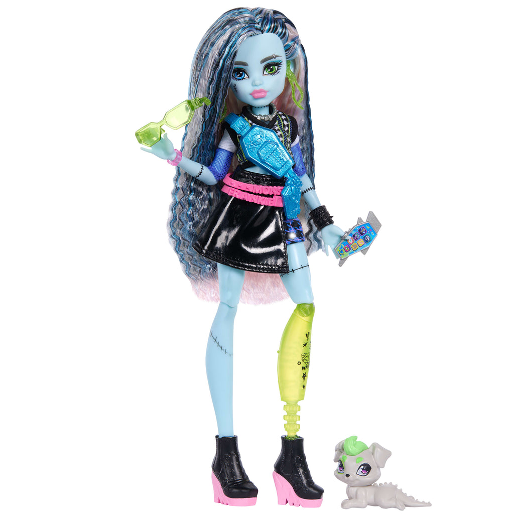 Evcil dostu Watzie ve 7 aksesuarla siyah suni deri etek giyen Monster High Frankie Stein bebek