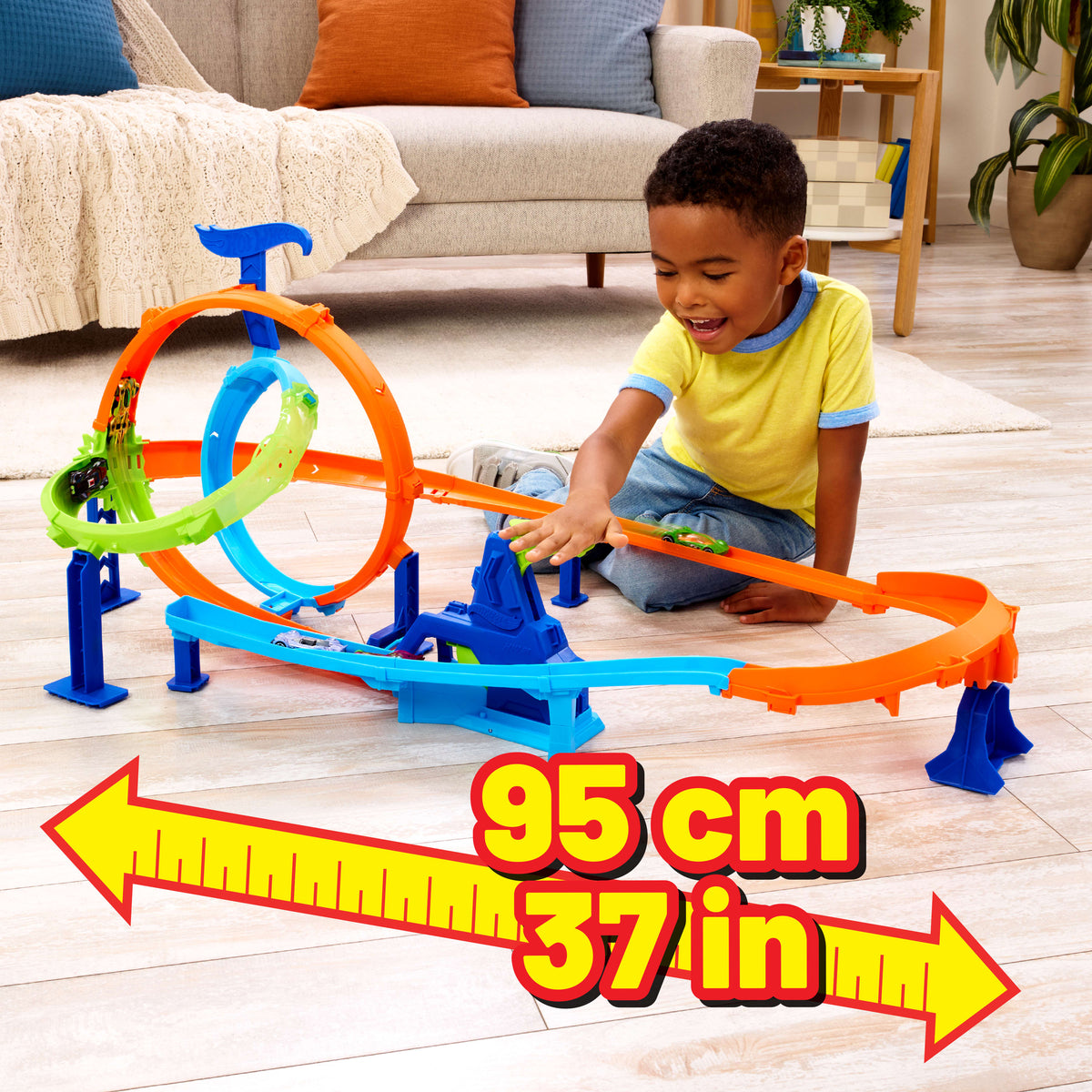 Hot Wheels Akrobasi Pistleri Dolambaçlı Hız Pisti seti ve 1:64 ölçekli metal oyuncak araba