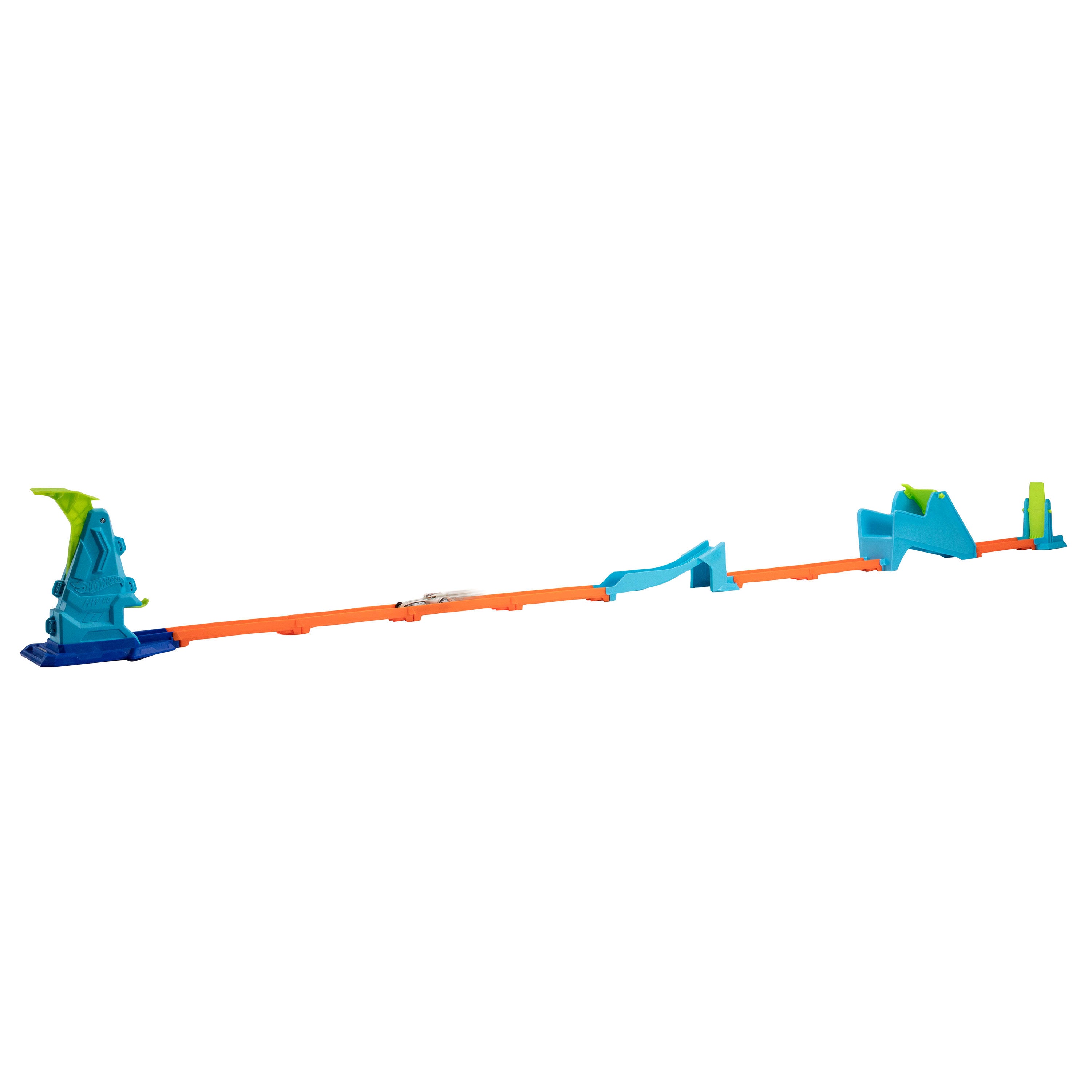 Hot Wheels Şampiyonların Pist Seti ve 1:64 ölçekli metal araba, çemberli veya rampayla akrobasi hareketleri (Stiller çeşitlilik gösterebilir)