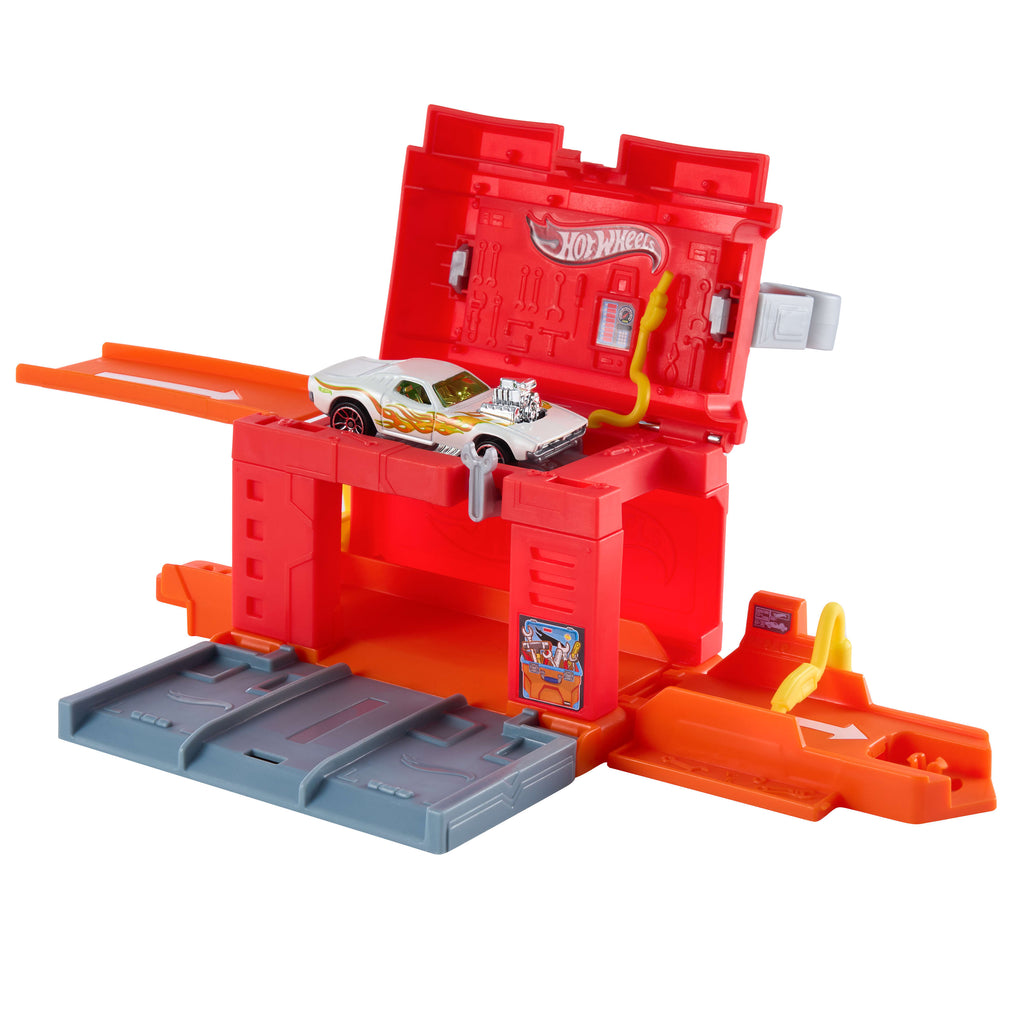 Hot Wheels katlanarak taşınabilir oyun seti ve 1:64 ölçekli metal oyuncak araba (Stiller çeşitlilik gösterebilir)
