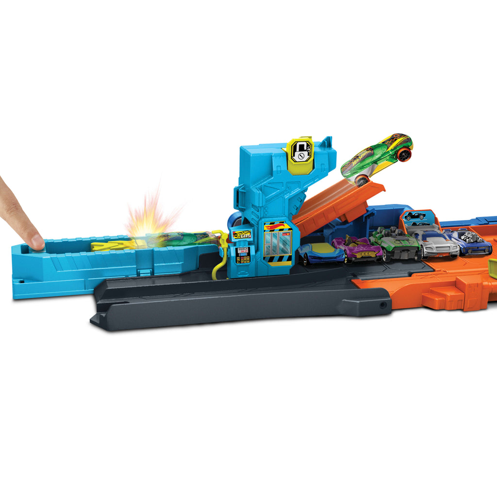 Hot Wheels City Macera Başlangıç Garajı Dönüşümlü Oyun Seti ve 1:64 Ölçekli Metal Araba