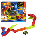 Hot Wheels®Monster Trucks Snake Bite Güç Darbesi oyun seti ve 1:64 ölçekli Bone Shaker