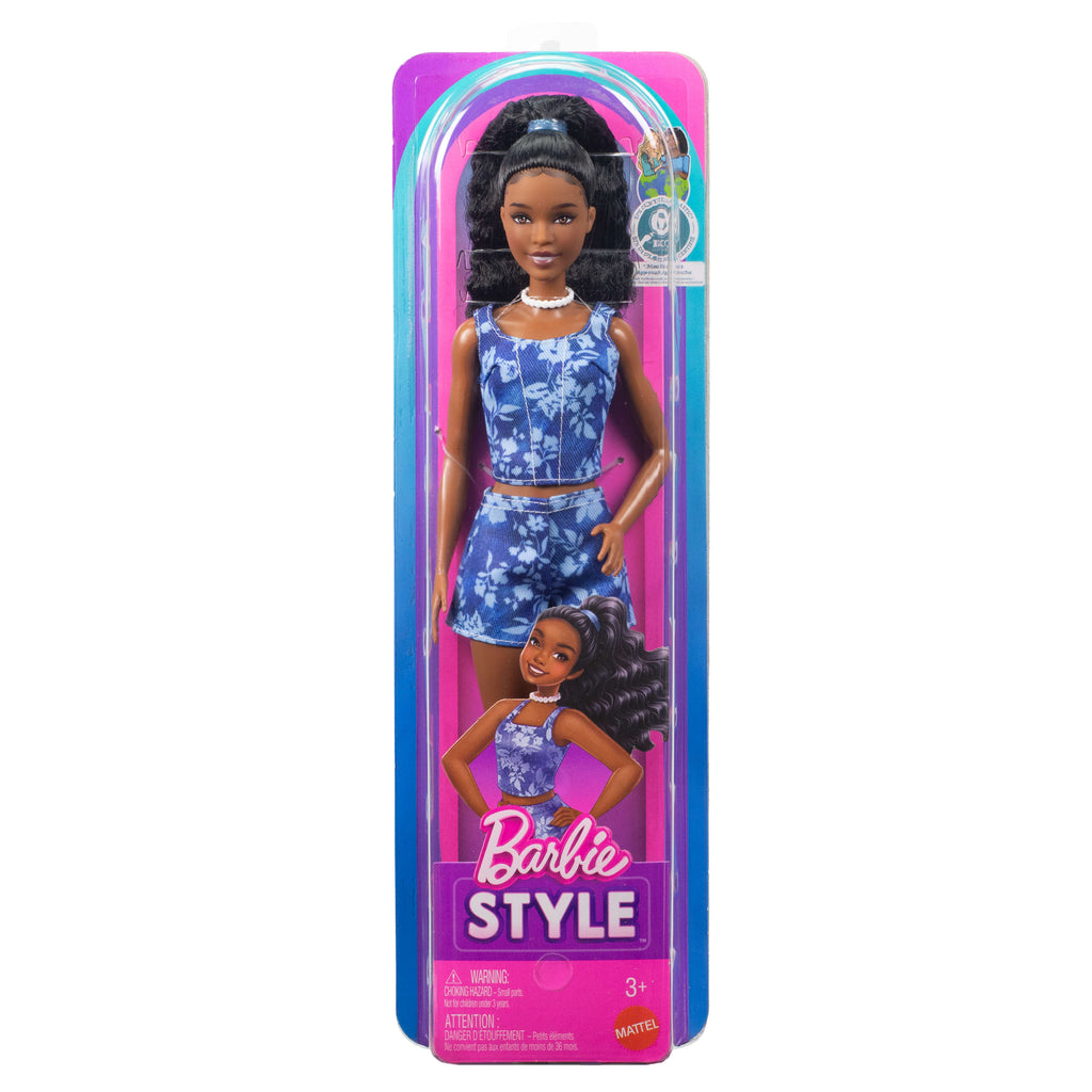Mavi çiçekli şort ve mavi çiçekli üst giyen siyah saçlı Barbie Fashionistas Style bebek (248)