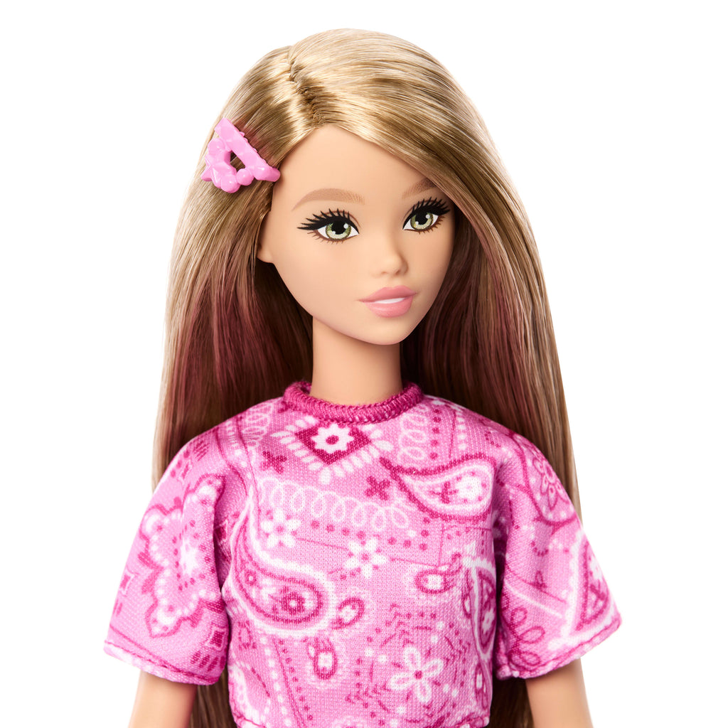 Şal desenli pembe etek ve şal desenli pembe üst giyen sarı saçlı Barbie Fashionistas Style bebek (249)