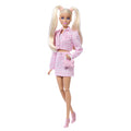 Barbie Deluxe Style Moda Bebeği – Pembe Kot Ceket ve Etek Takımı, Sarışın Stil İkonu Bebek (JJN69)