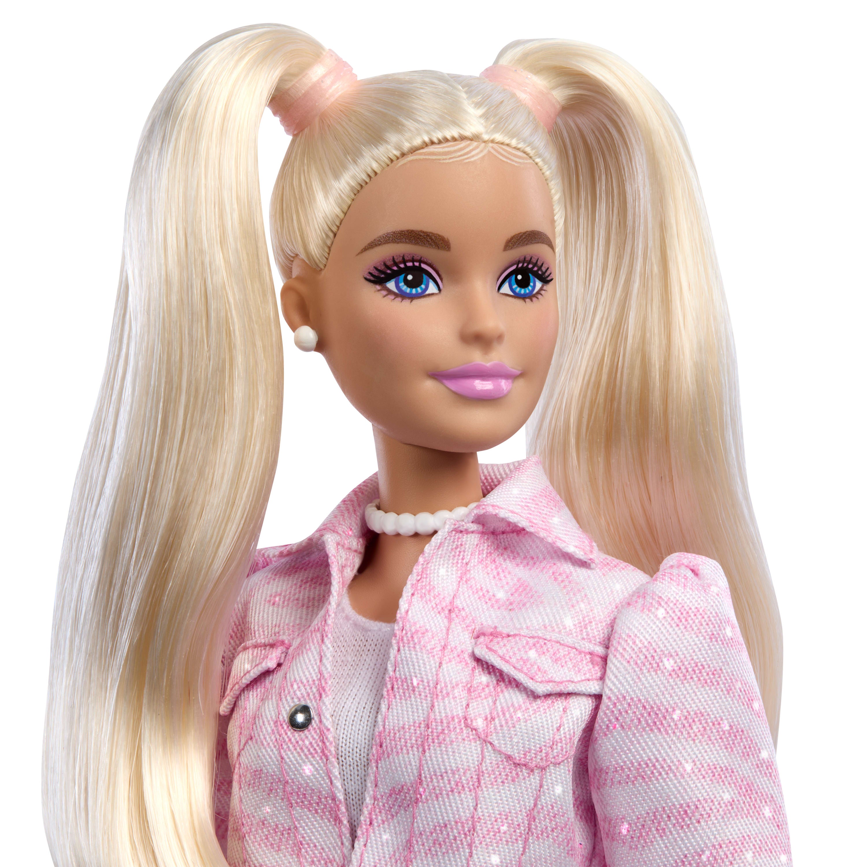 Barbie Deluxe Style Moda Bebeği – Pembe Kot Ceket ve Etek Takımı, Sarışın Stil İkonu Bebek (JJN69)
