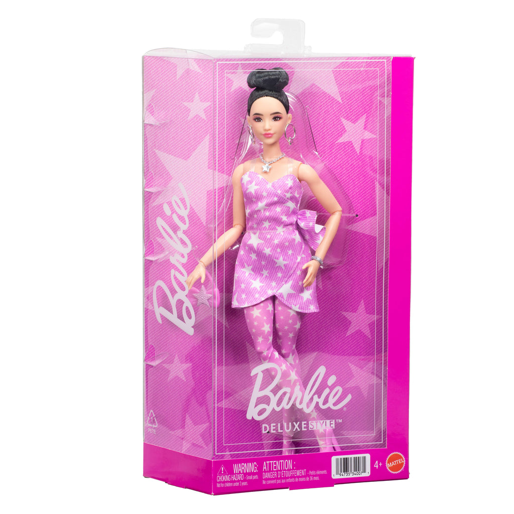 Barbie Deluxe Style Moda Bebeği – Yıldız Desenli Pembe Kot Elbise, Topuzlu Siyah Saç (JJN71)