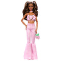 Barbie Deluxe Style Moda Bebek – Pembe Kot Crop Top ve Gül Desenli Pantolon, Esmer Saçlı (JJN72)