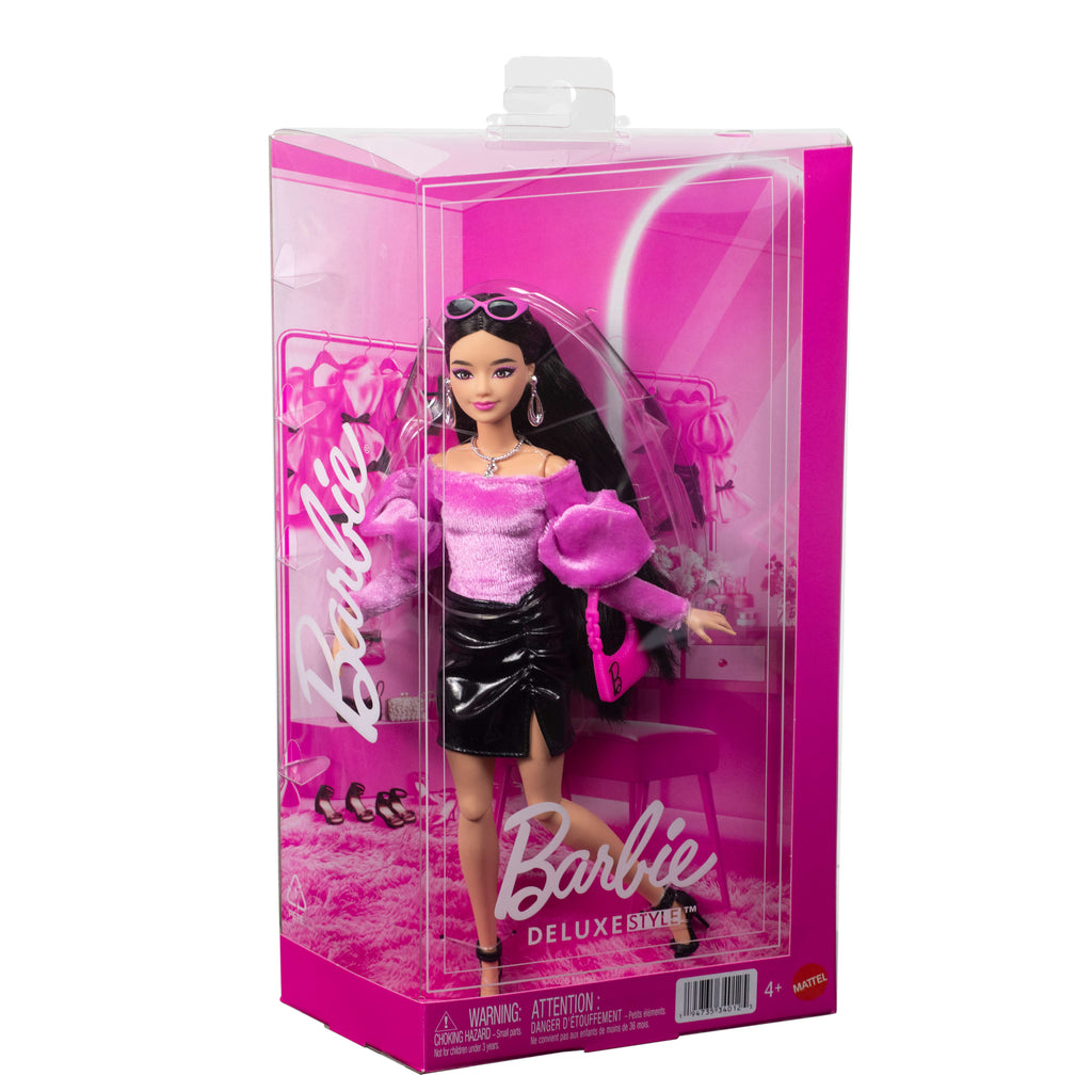 Barbie Deluxe Style bebek (13), klasik Barbie tarzında pembe üst ve parlak mini etek giyen siyah saçlı bebek