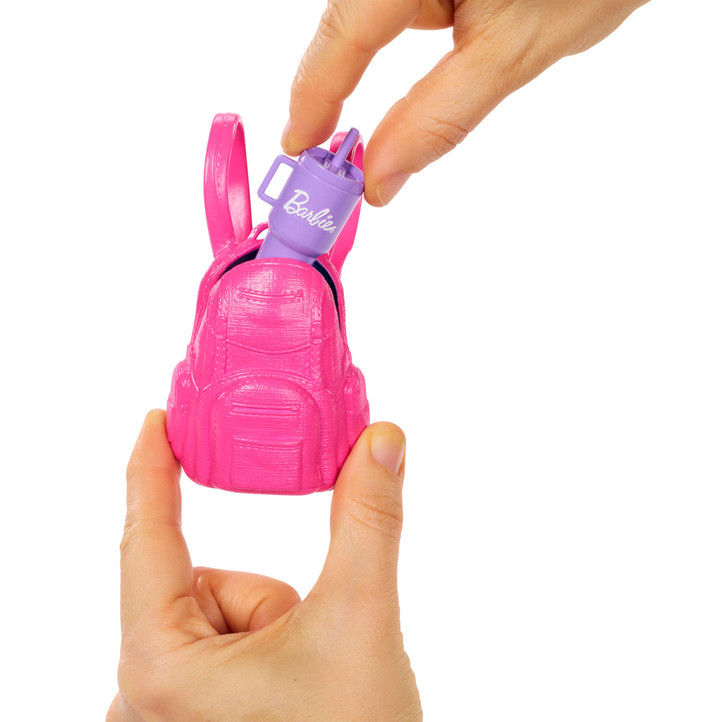 Barbie "Malibu" doğa maceraları bebeği, 10'dan fazla kamp aksesuarı ve evcil hayvan