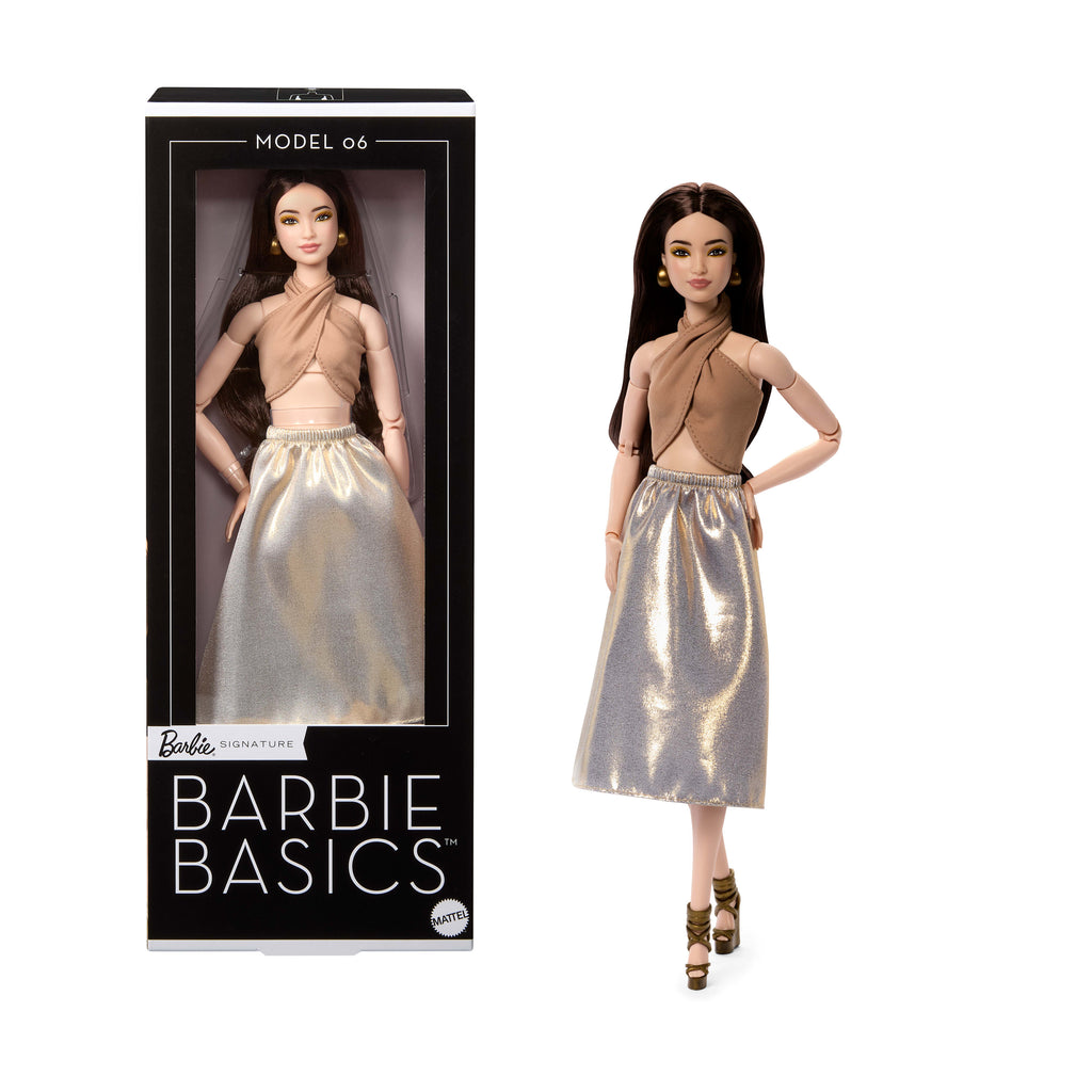 Barbie Basics Model 07 Moda Bebeği – Sarışın Saçlı, Altın Rengi Baskılı Beyaz Pantolon Kombinli Sergilik Bebek