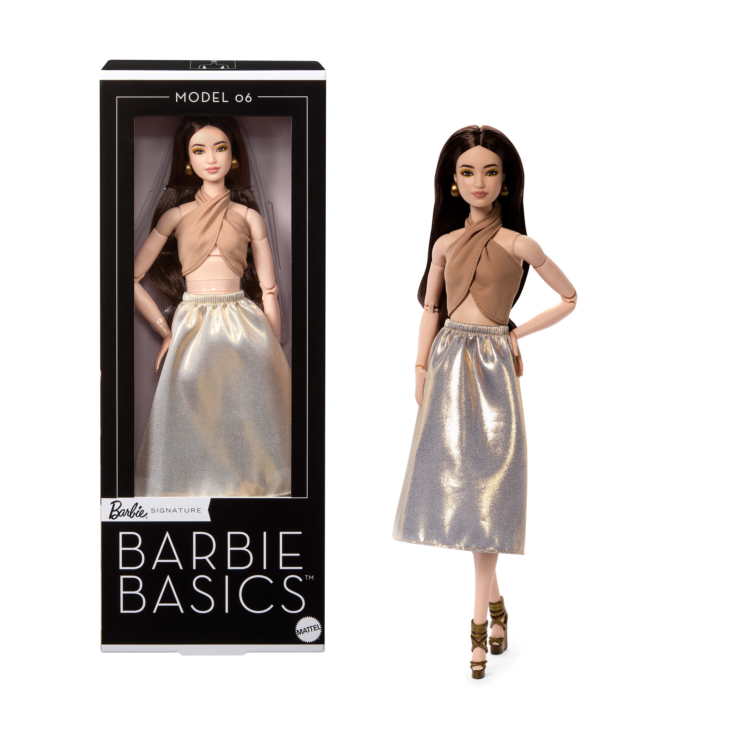 Barbie Basics Model 07 Moda Bebeği – Sarışın Saçlı, Altın Rengi Baskılı Beyaz Pantolon Kombinli Sergilik Bebek