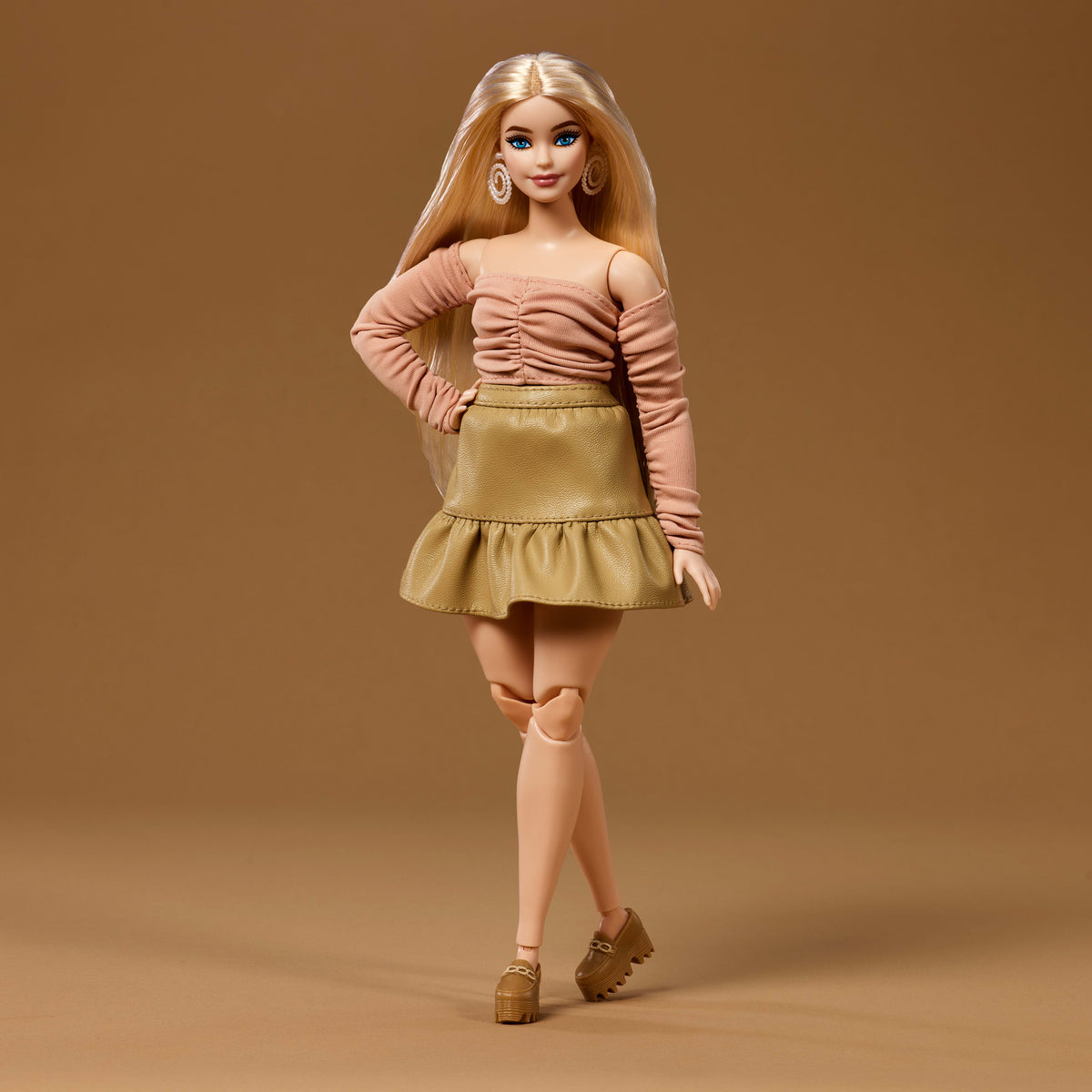 Barbie Signature You Create Basics Neutral Kit 003 – Değiştirilebilir Kafalı Moda Bebeği Seti