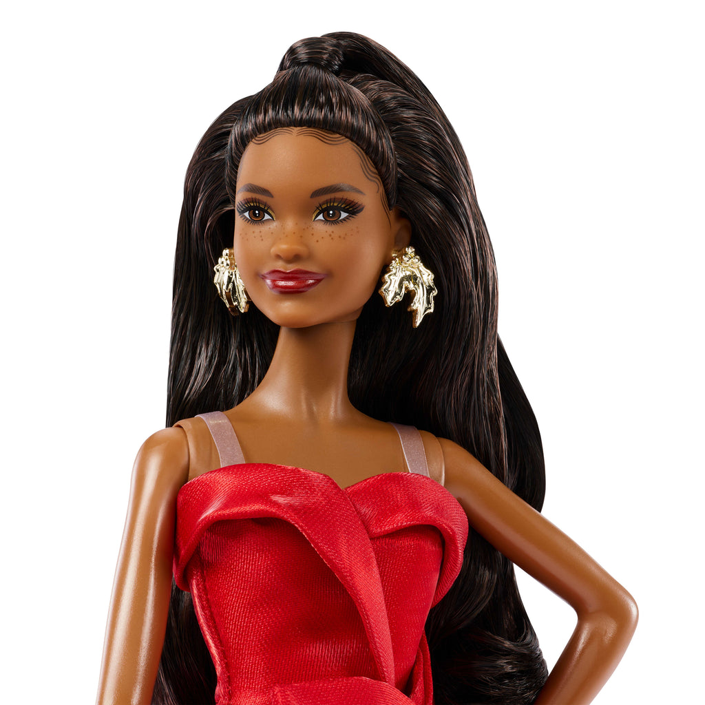 Barbie Signature 2026 Mutlu Yıllar Barbie bebeği, sezona özel koleksiyon ürünü, fiyonk detaylı kırmızı elbise giyen siyah saçlı bebek