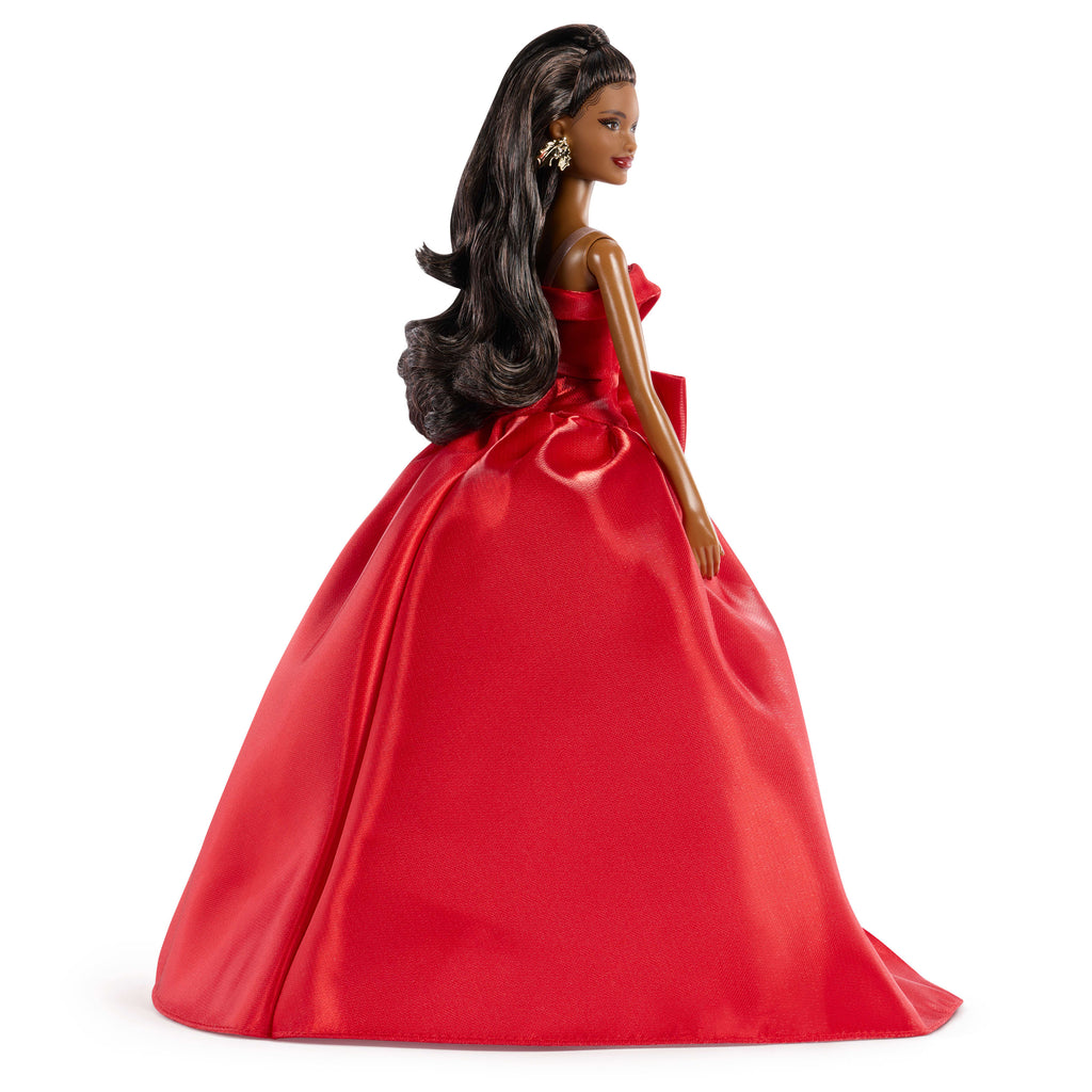 Barbie Signature 2026 Mutlu Yıllar Barbie bebeği, sezona özel koleksiyon ürünü, fiyonk detaylı kırmızı elbise giyen siyah saçlı bebek