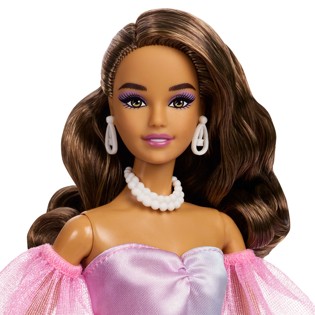 Pastel gökkuşağı efektli elbisesiyle koleksiyona uygun Barbie Signature Doğum Günü Prensesi bebek hediyesi