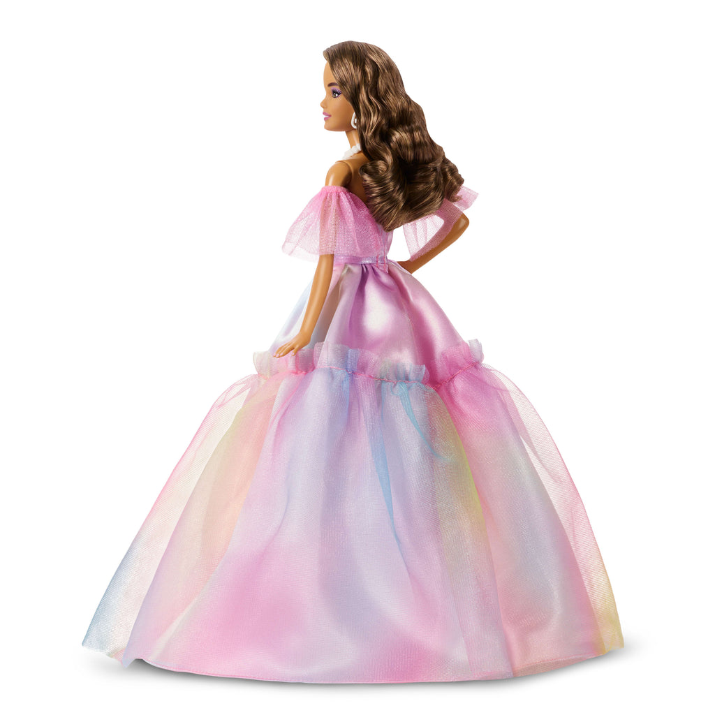 Pastel gökkuşağı efektli elbisesiyle koleksiyona uygun Barbie Signature Doğum Günü Prensesi bebek hediyesi
