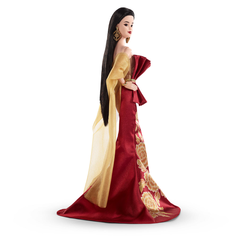 Altın rengi şakayık desenli kırmızı elbise giyen Barbie Signature Çin Yeni Yılı bebeği, koleksiyona uygun tatil hediyesi