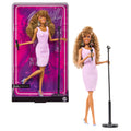 Koleksiyona Uygun Barbie Signature Whitney Houston Bebek, müzik videosundan ilham alan elbise ve mikrofon aksesuarı