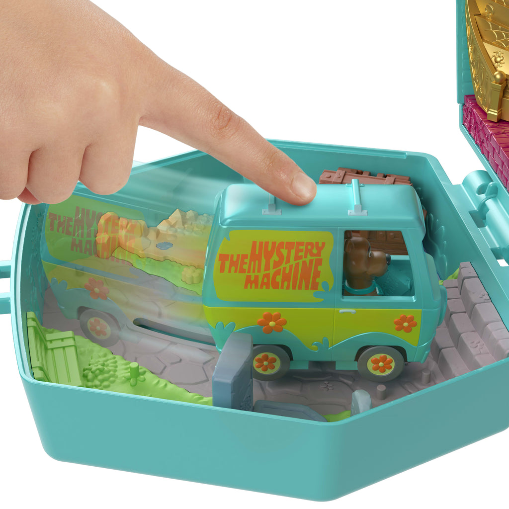 Polly Pocket mini bebekler ve oyun seti, Scooby Doo ortaklığını simgeleyen Scooby ve Velma, oyuncak araba