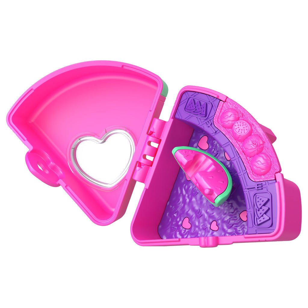Anahtarlık, çıkartma sayfası, evcil hayvan aksesuarı ve seyahat oyuncakları ile Polly Pocket bebek ve mikro oyun seti