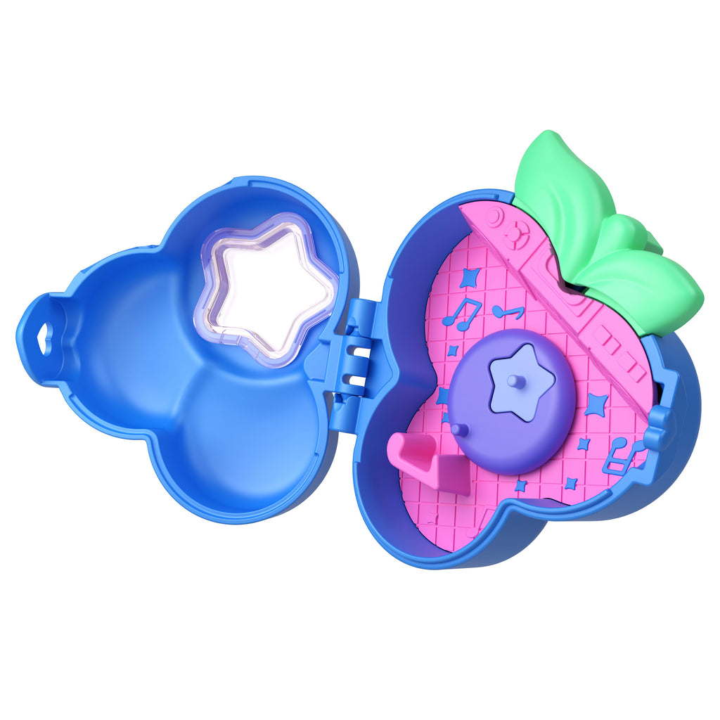 Anahtarlık, çıkartma sayfası, evcil hayvan aksesuarı ve seyahat oyuncakları ile Polly Pocket bebek ve mikro oyun seti