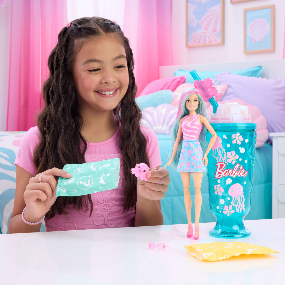 Barbie Pop Reveal Bebek ve Aksesuarlar, Deniz Esintili İçecek Serisi bebek, evcil hayvan, slime ve renk değişimi