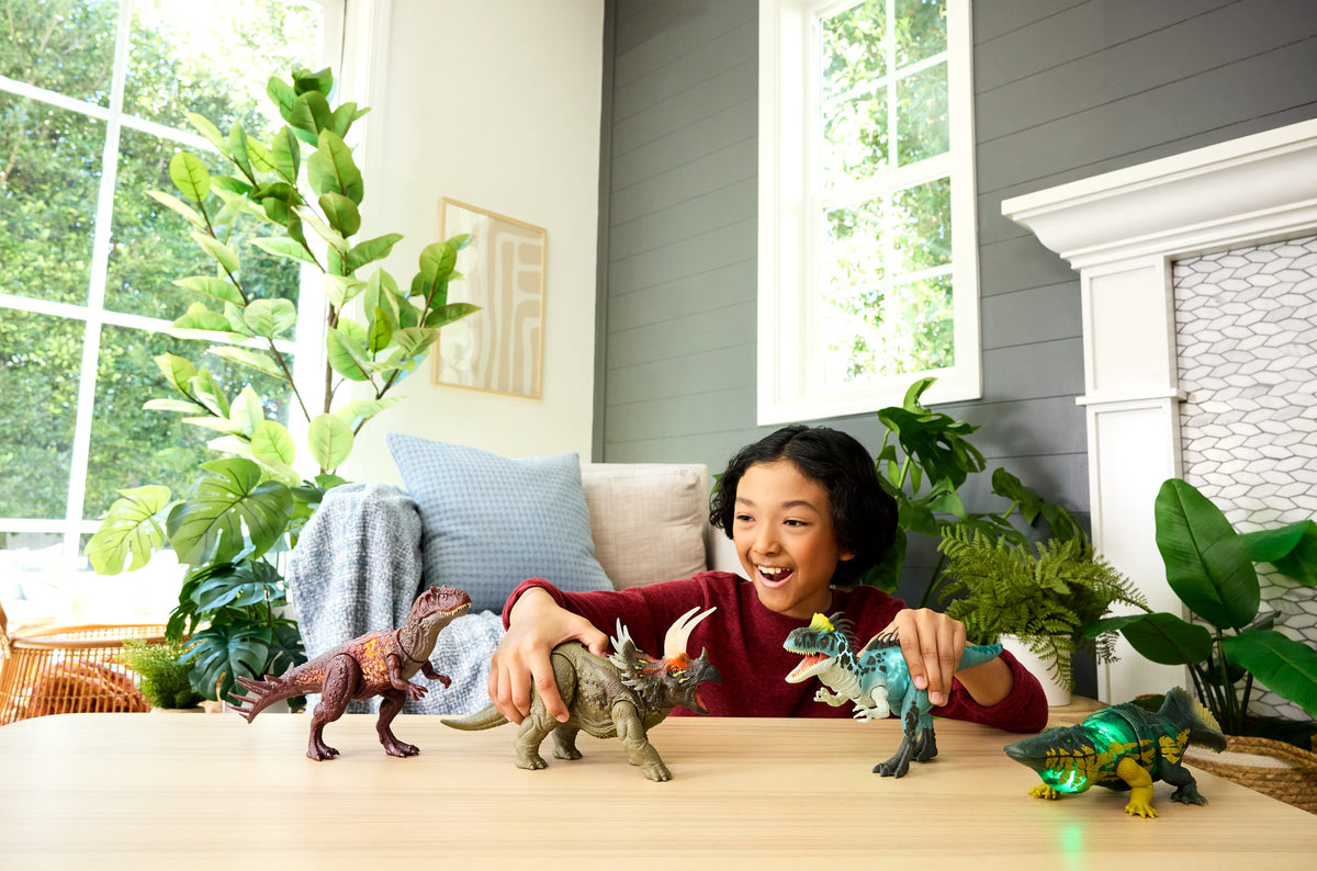 Jurassic World Wild Roar Triceratops Sesli Dinozor Figürü