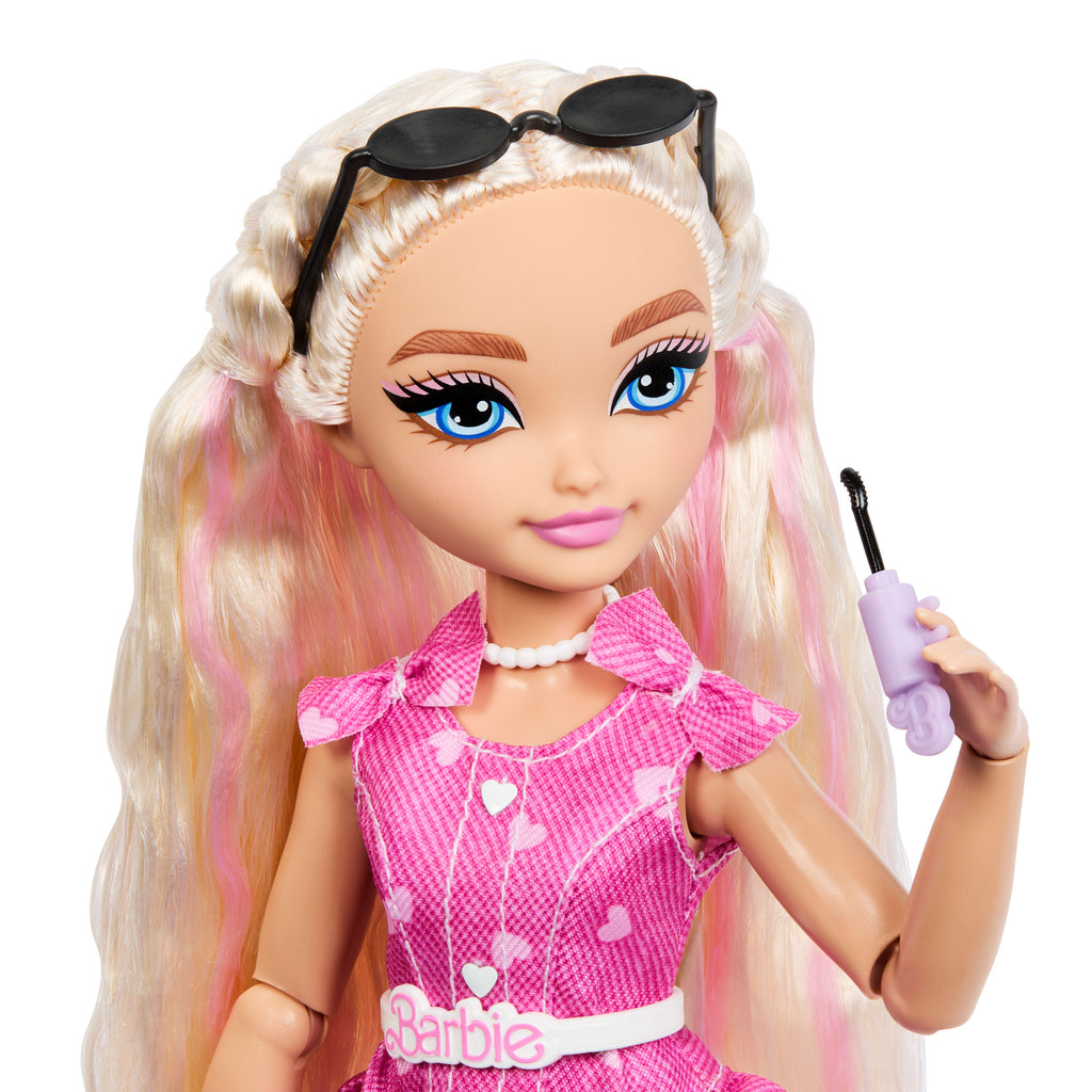 Eklemleri bükülebilen Barbie Dream Besties Barbie "Malibu" bebek ve aksesuarlar, temaya uygun parçalar