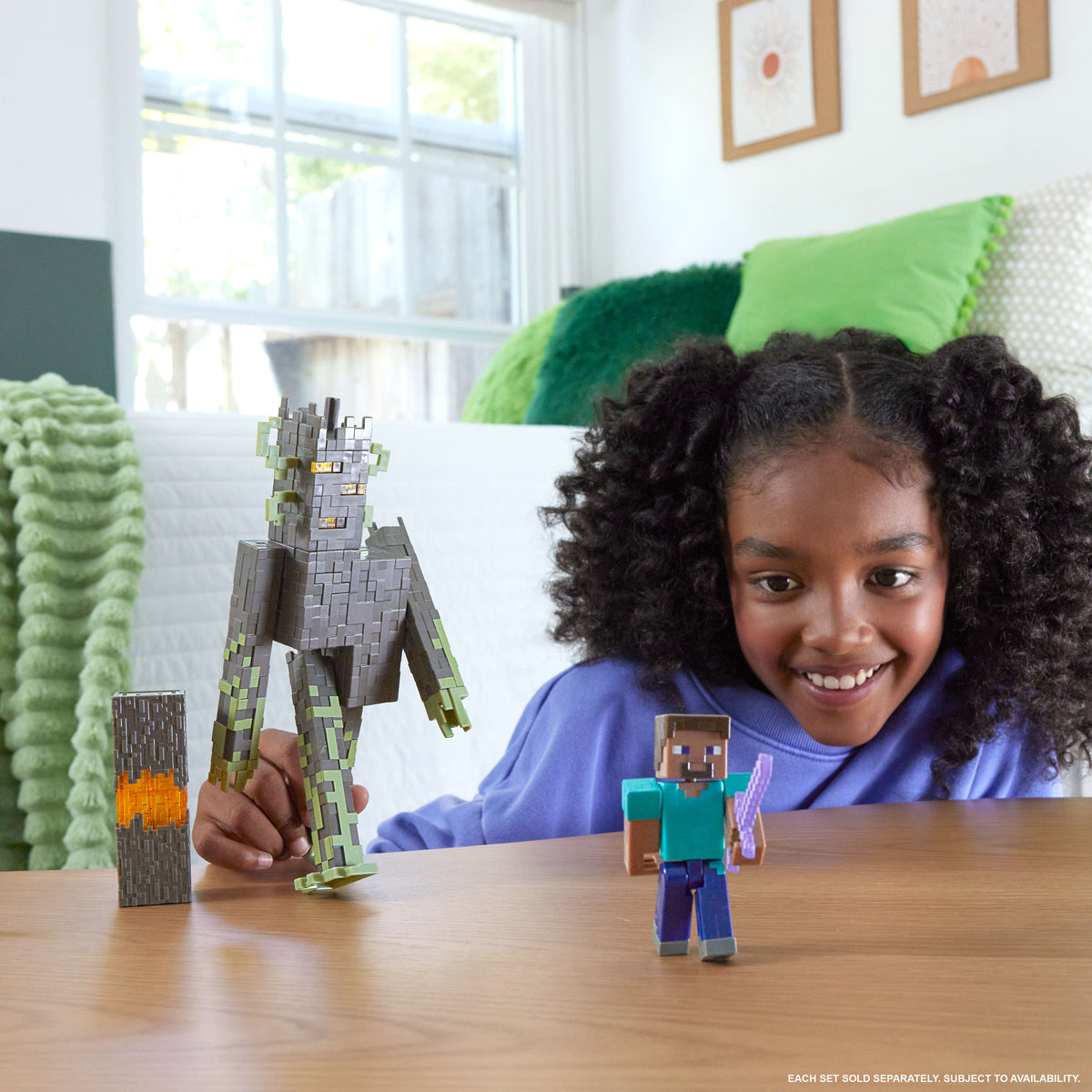 Etkileşimli ışıklar, sesler ve aksesuarı ile koleksiyona uygun 20 cm'lik Minecraft Creaking aksiyon figürü