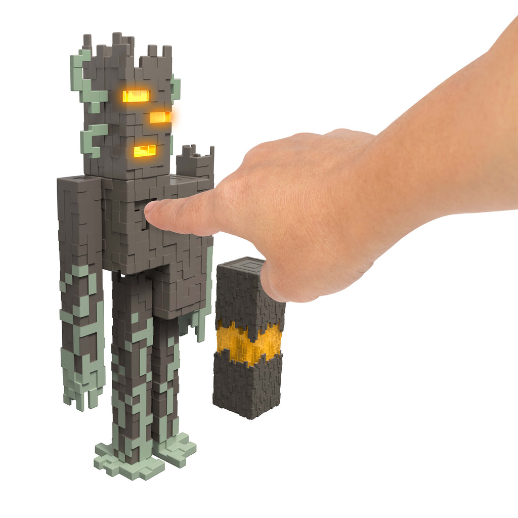 Etkileşimli ışıklar, sesler ve aksesuarı ile koleksiyona uygun 20 cm'lik Minecraft Creaking aksiyon figürü