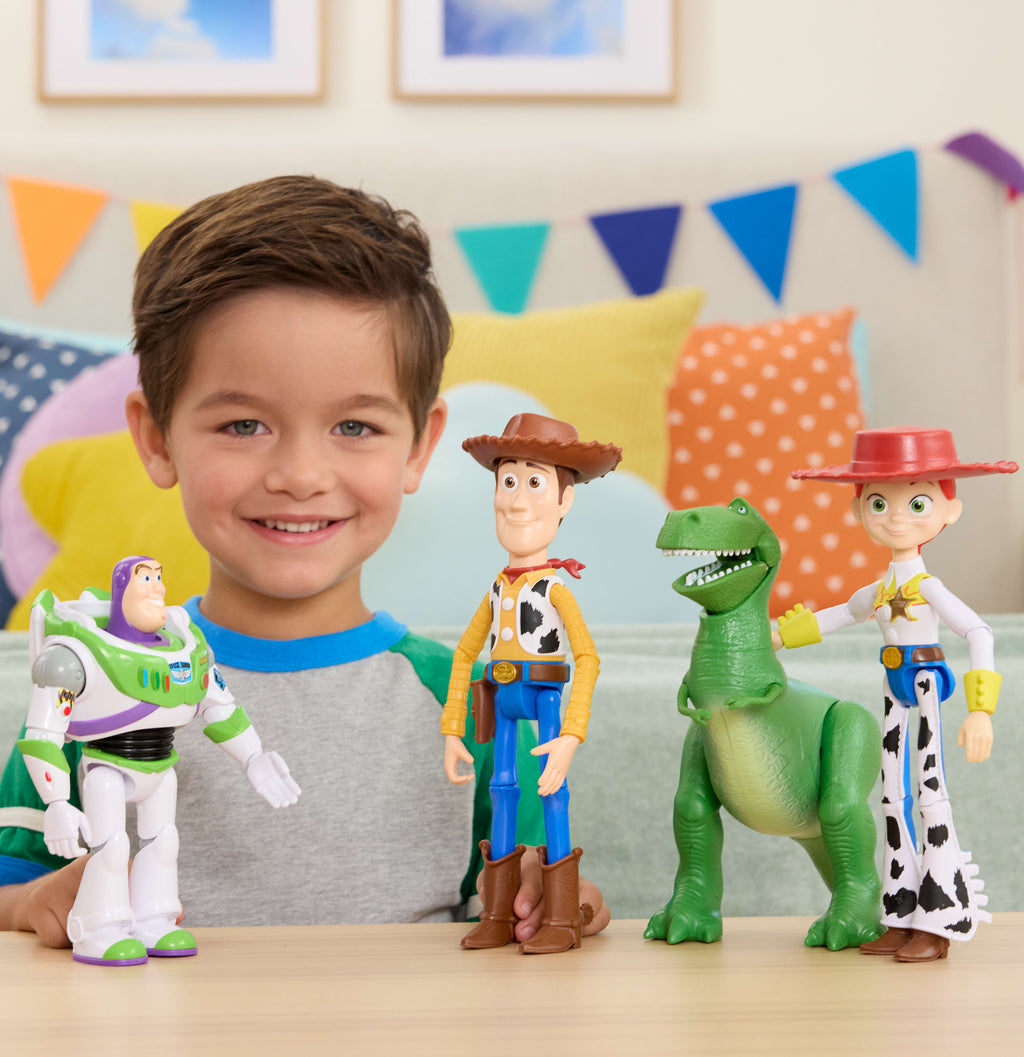 10 bükülebilir eklemi olan ve oyunlar için ideal boyutlu 18 cm'lik Disney Pixar Toy Story 5 Buzz Lightyear Aksiyon Figürü