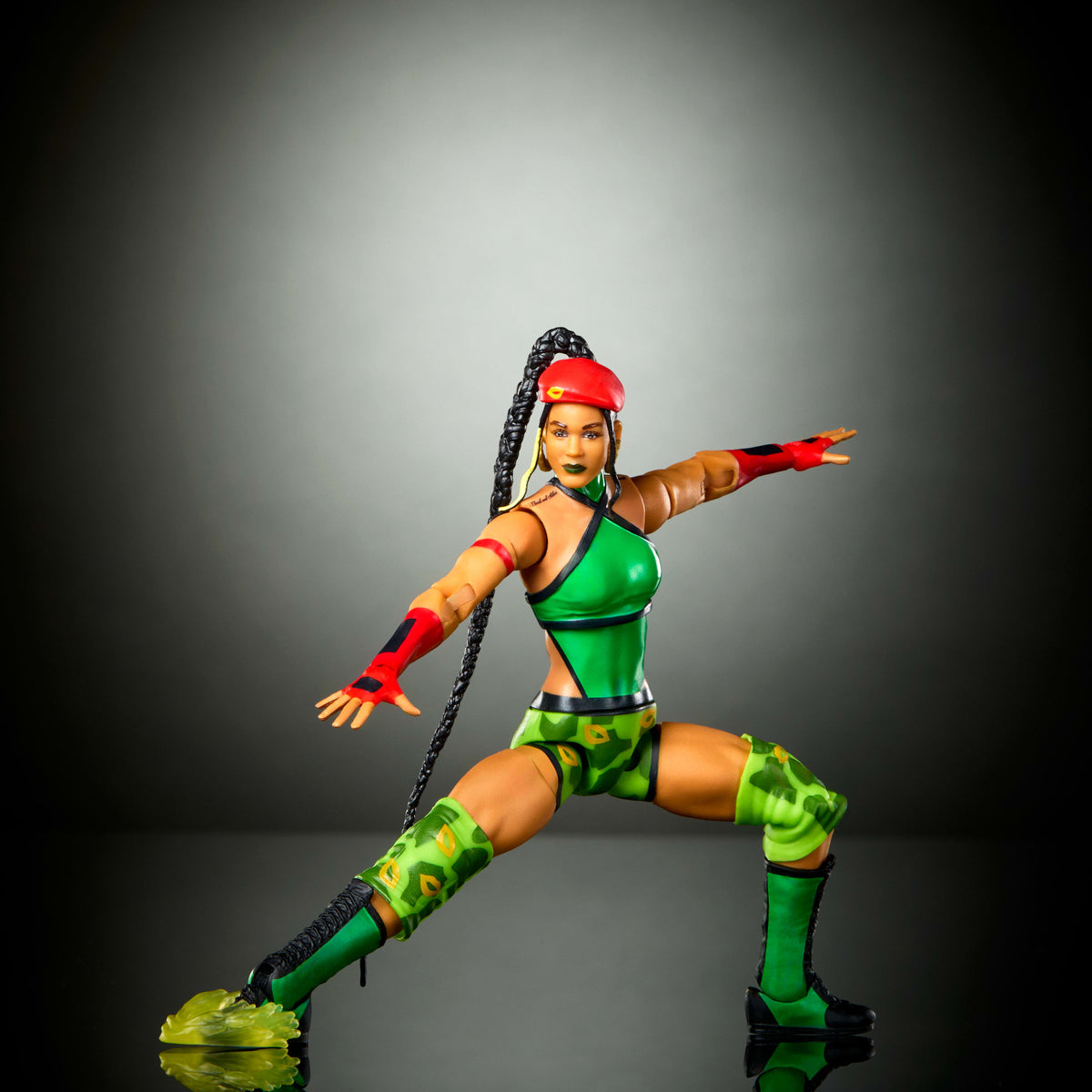 WWE x Street Fighter Bianca Belair (Cammy) Elite Koleksiyon Figürü