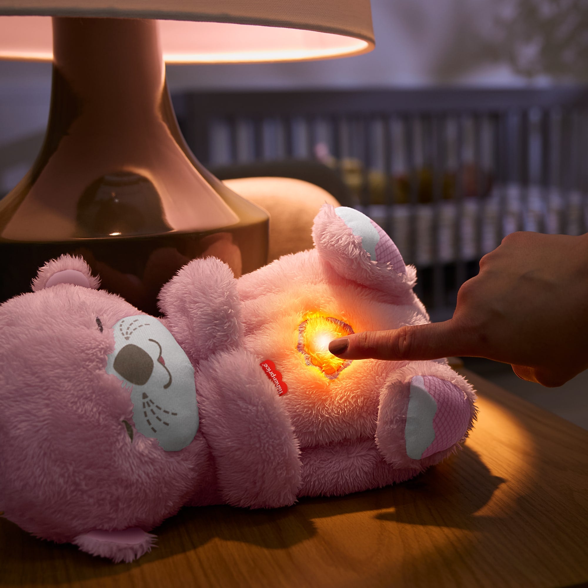 Uyku Arkadaşı Su Samuru, nefes alıp verir gibi hareket eden pembe peluş bebek oyuncağı ve ses makinesi