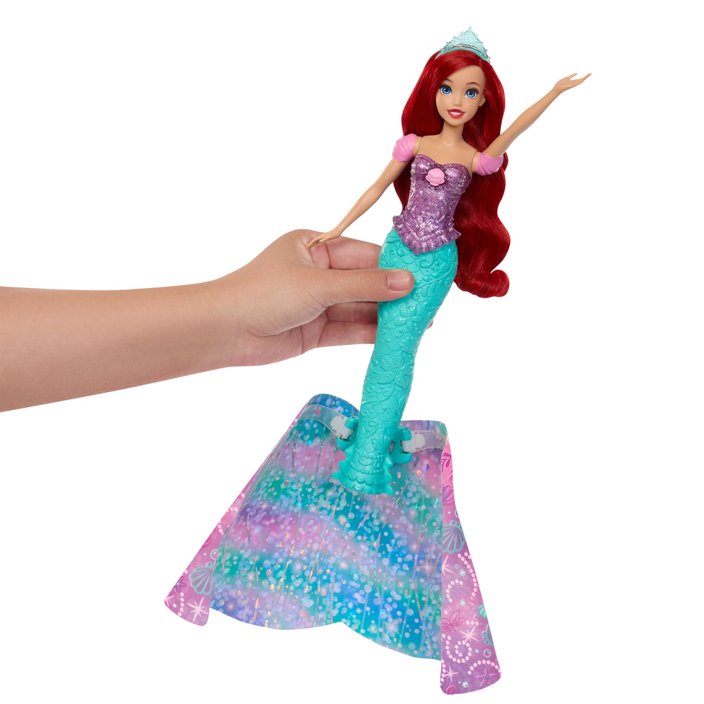 İnsandan deniz kızına dönüşen Disney Prensesi Ariel bebek, Flounder figürü ve 2 aksesuar