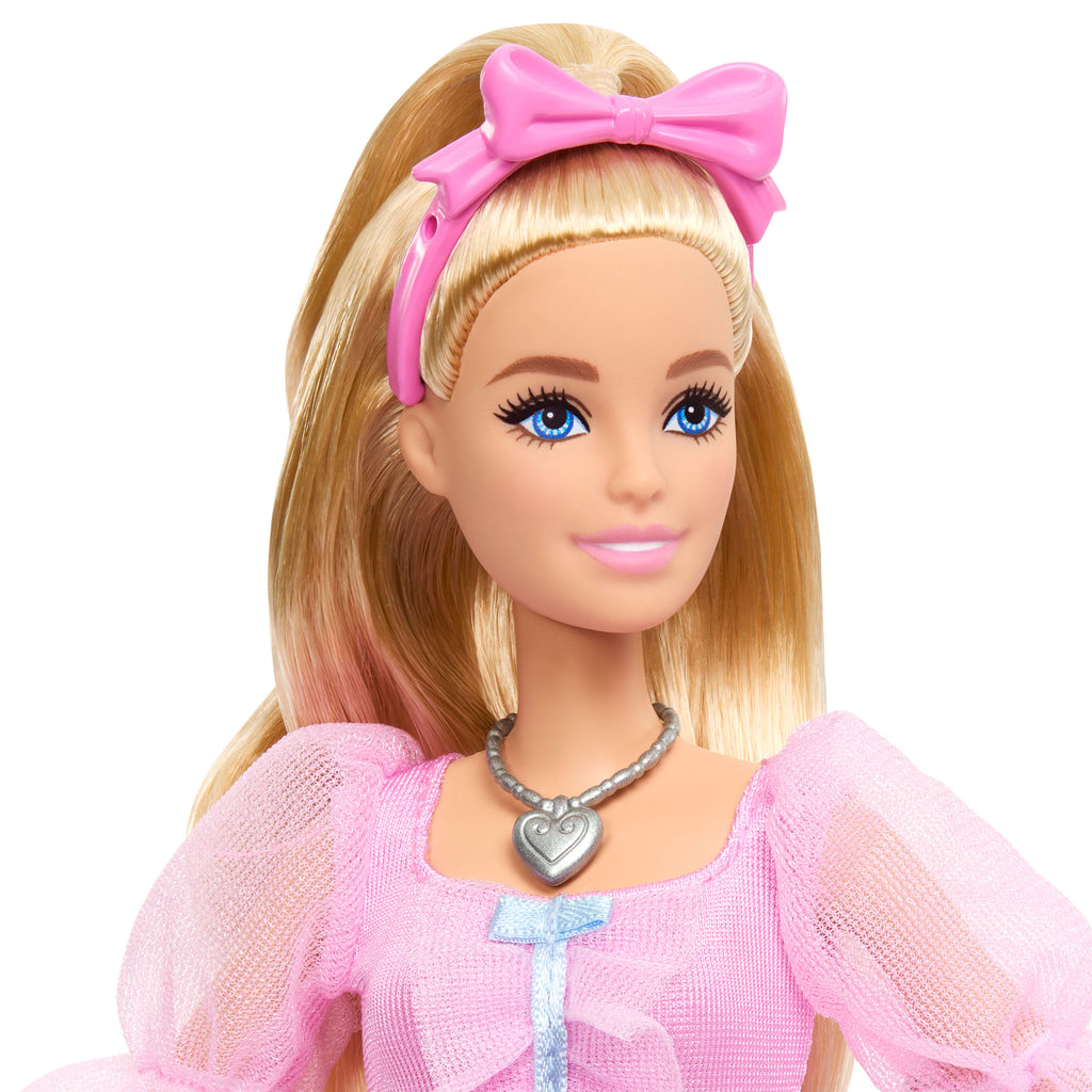 Eklemli ayak bileklerine sahip Barbie Fındıkkıran Balesinde Clara Balerin bebek, fındıkkıran oyuncağı dahildir