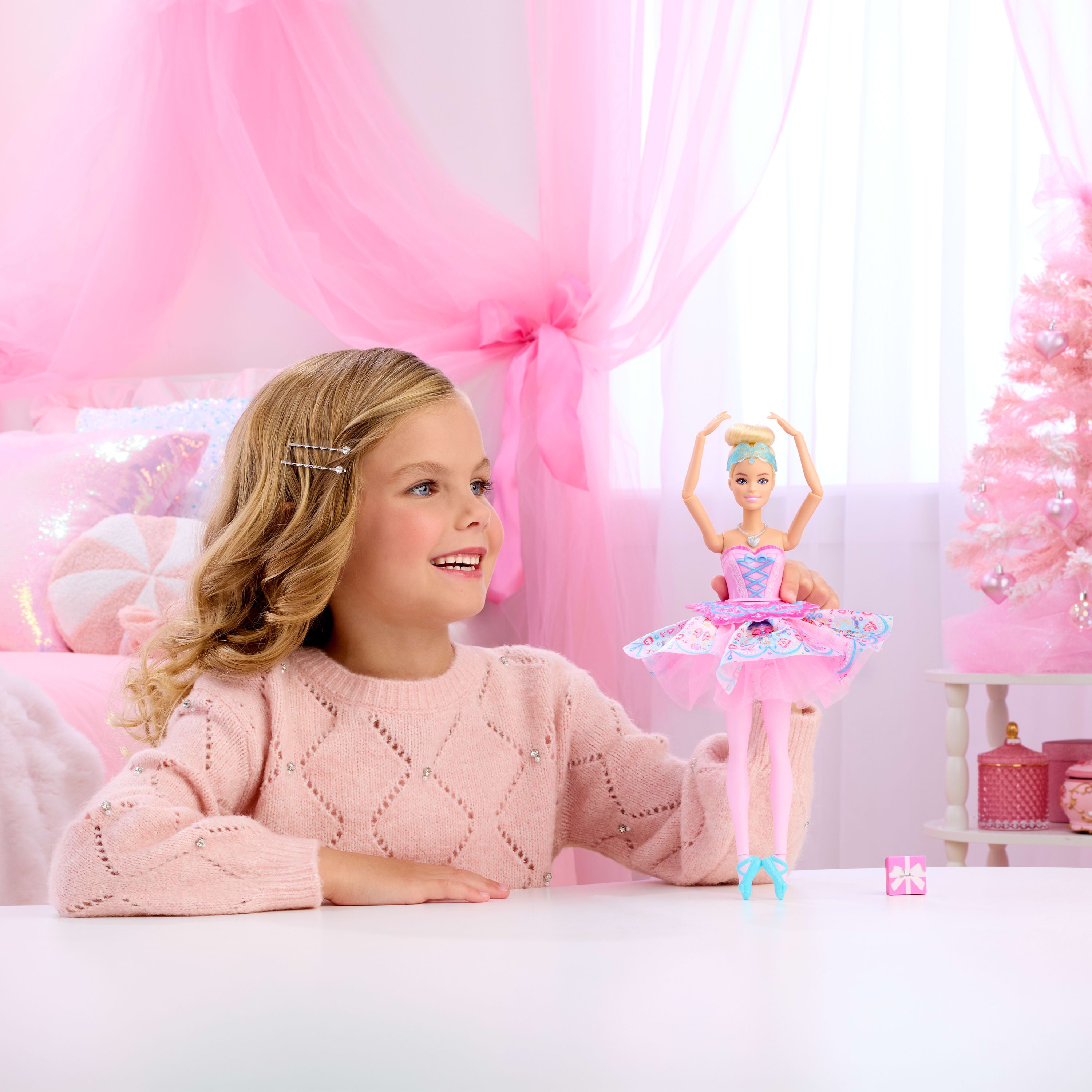 Barbie Fındıkkıran Balesinde Clara bebek, tütü ve balerin aksesuarları